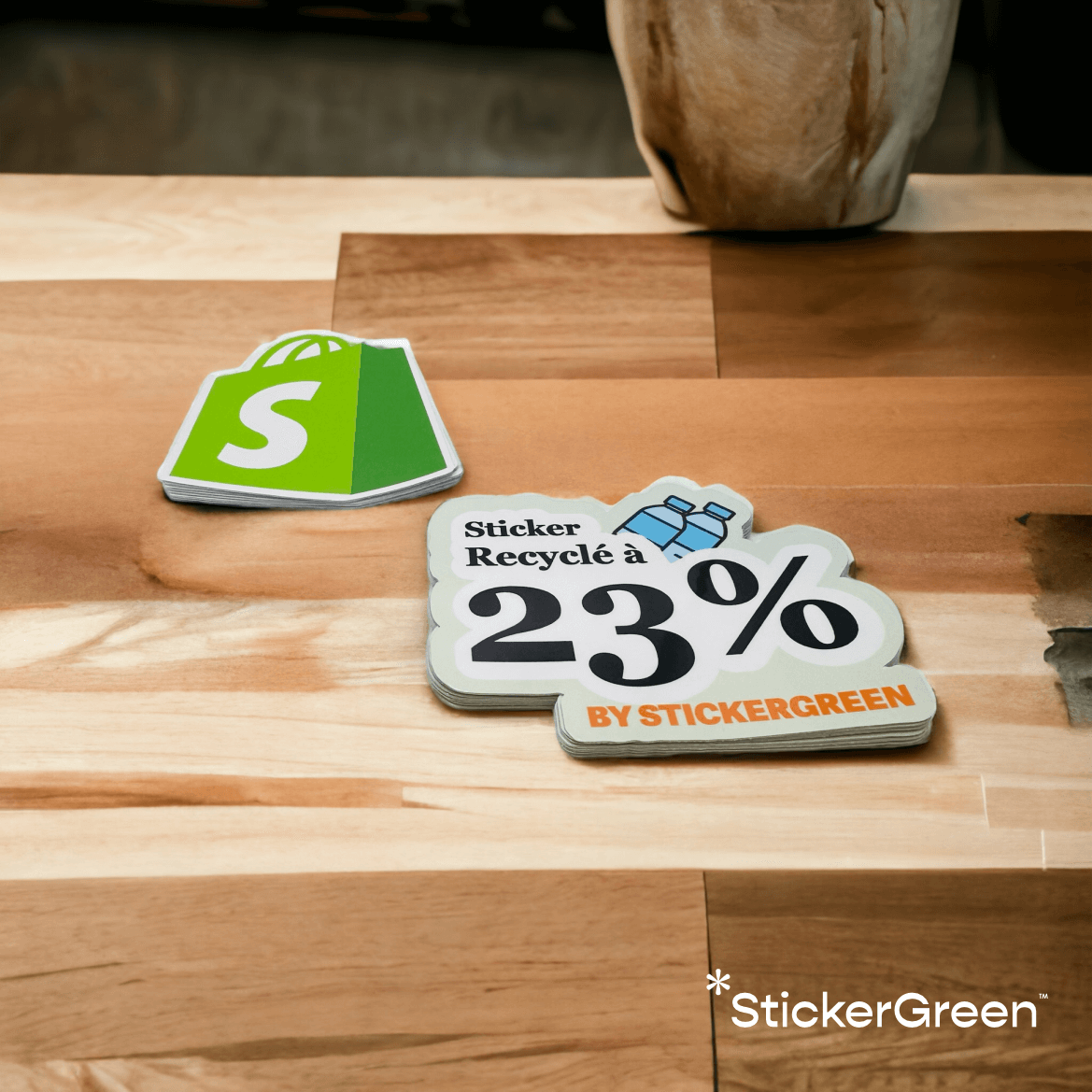 Image 2 : Stickers découpés à la forme personnalisés, durable et recyclable, idéal pour logos ou promotions.