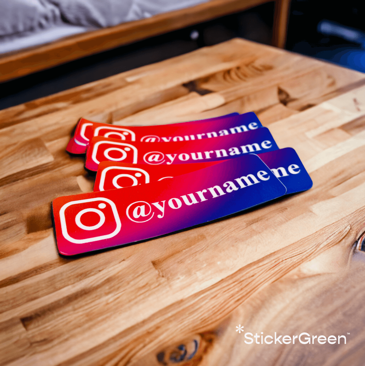 Image 4 : Stickers arrondis, personnalisés, résistants à l’eau et aux UV, longue durabilité, fabriqués en France.