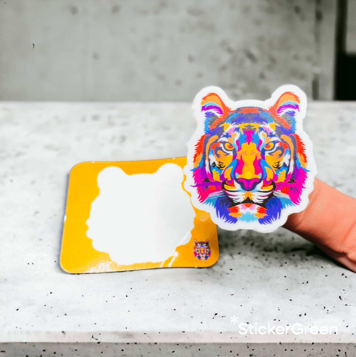 Image 3 : Stickers mi-chair en vinyle épais, résistant aux rayures et intempéries, fabriqué en France avec matériaux recyclés.