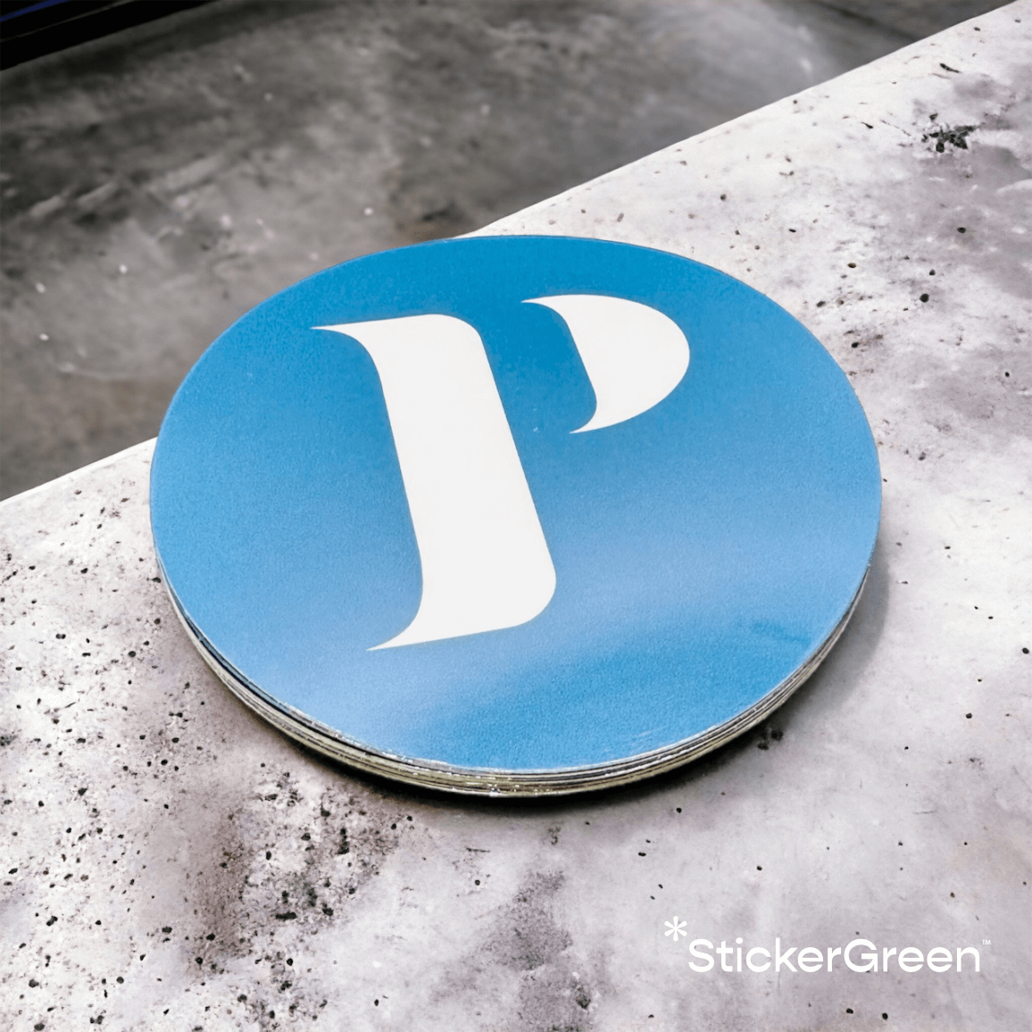 Image 3 : Stickers ronds en vinyle épais, résistants aux intempéries, recyclés et éco-friendly, longue durabilité.