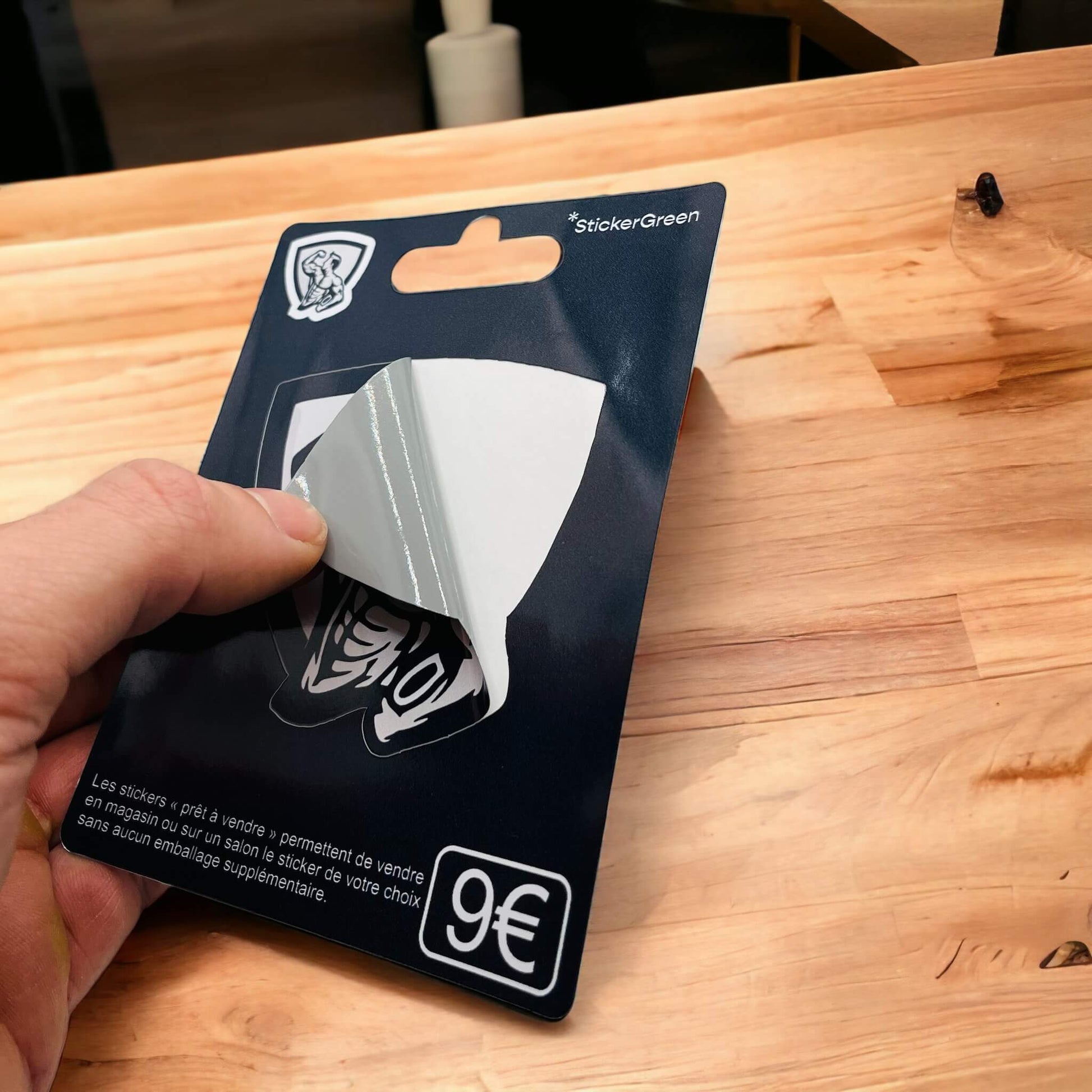 Image 3 : Autocollants prêts à vendre, personnalisés en vinyle recyclable, imperméables et fabriqués en France.