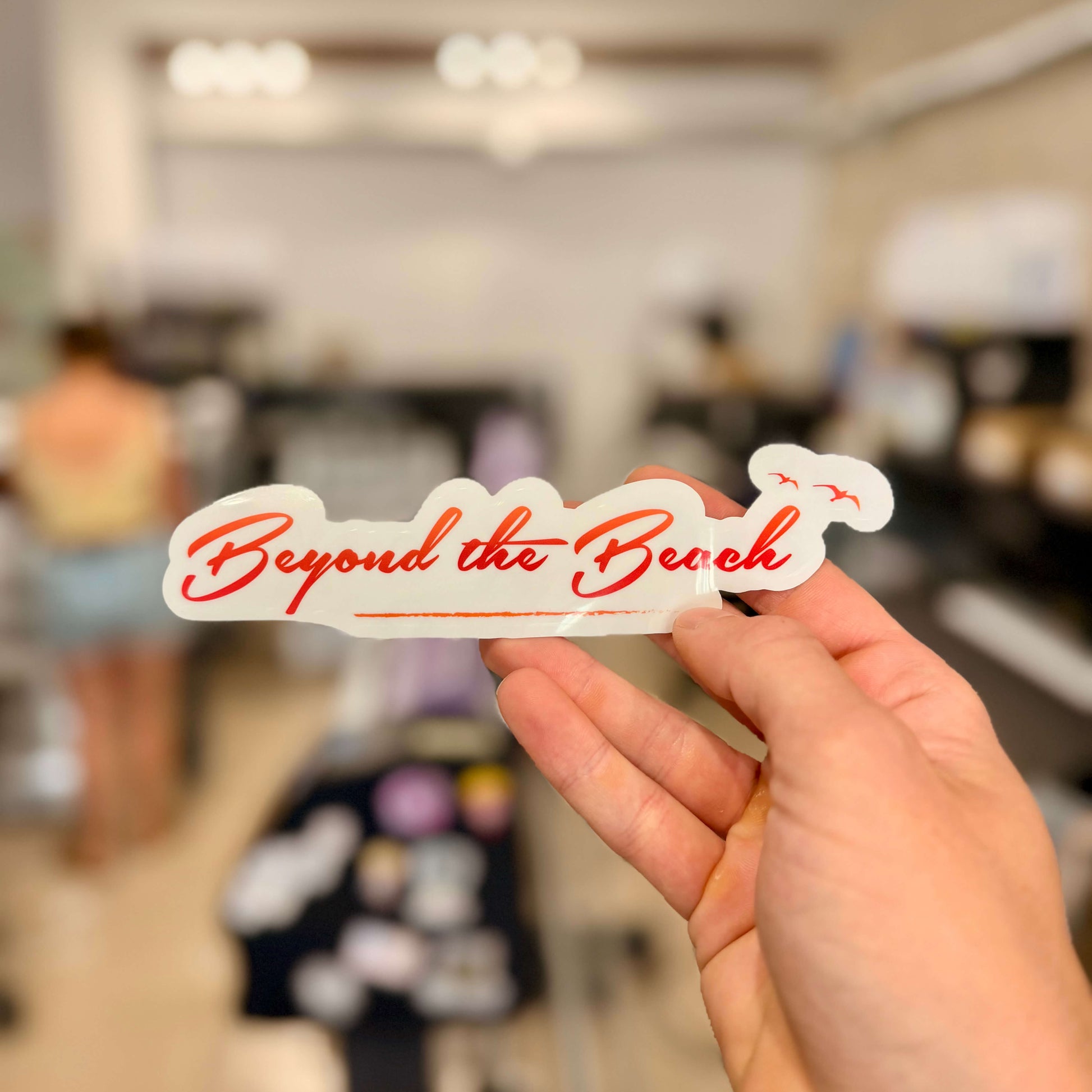 Sticker à la forme résistant à l'extérieur en gros plan.