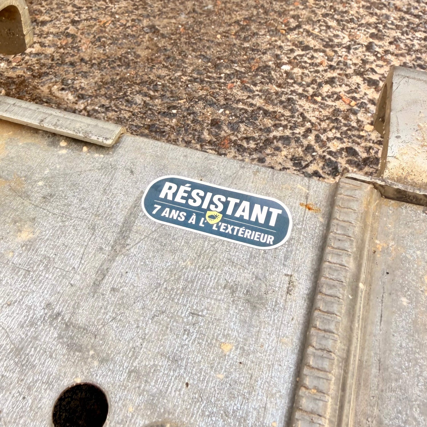 autocollant sur mesure sur un échafaudage