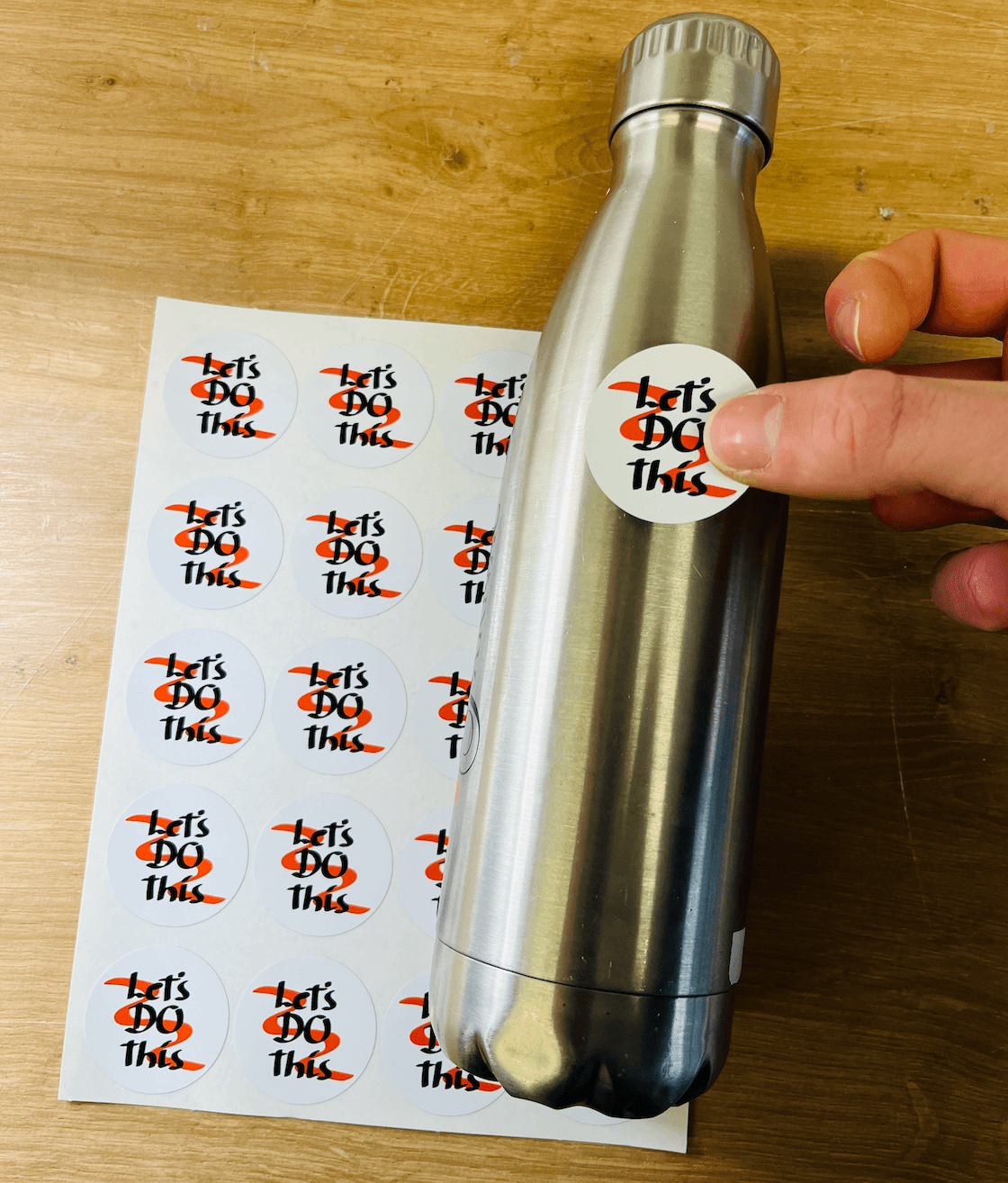 Sticker autocollant pour bouteille d'eau ou en verre personnalisé -  Éco-responsable et français – StickerGreen